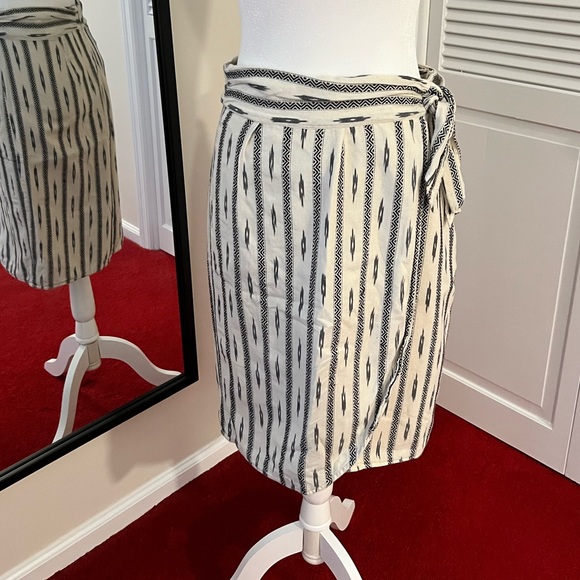 J. Crew Dresses & Skirts - J.Crew pencil skirt